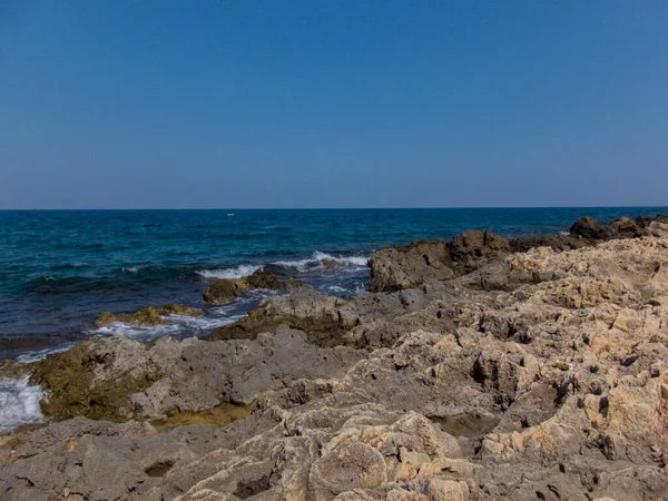 Praia Rochosa Mediterrânea Rethymno Creta Grécia — Fotografia de Stock