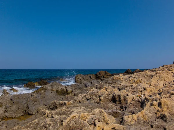 Praia Rochosa Mediterrânea Rethymno Creta Grécia — Fotografia de Stock