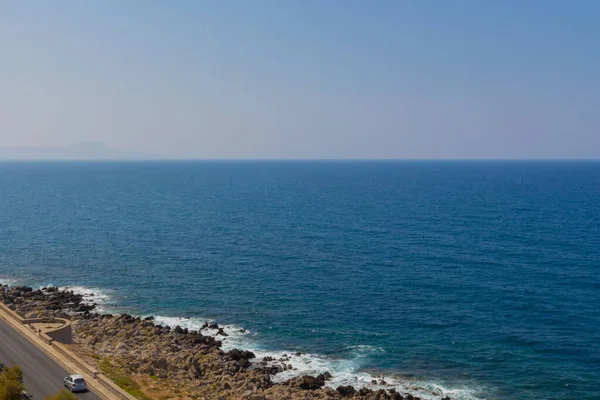 Rethymno, Yunanistan - 30 Temmuz 2016: Fortezza Kalesi ve Akdeniz (Girit Denizi) duvarı. Fortezza (İtalyanca 