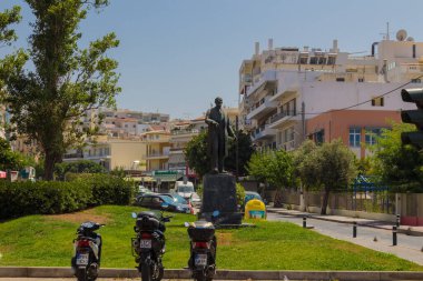 Rethymno, Yunanistan - 31 Temmuz 2016: Eleftherios Venizelos Heykeli. Eleftherios Kyriakou Venizelos, Yunan ulusal kurtuluş hareketinin seçkin bir lideri ve 20. yüzyılın başlarında tanıtımlarıyla hatırlanan karizmatik bir devlet adamıydı.