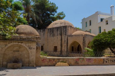 Rethymno, Yunanistan - 1 Ağustos 2016: Kara Musa Paşa Camisi. Rethymnon 'daki Kara Musa Paşa Camii Girit' in yıkılmasının ardından camiye dönüşen bir başka eski Venedik binası..