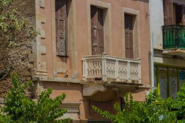 Rethymno, Yunanistan - 2 Ağustos 2016: Rethymno 'daki Ev. Eski Rethymnon kasabası Rönesans 'ın en iyi korunmuş kasabalarından biridir..