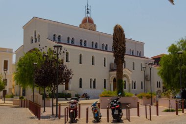 Rethymno, Yunanistan - 2 Ağustos 2016: Metropolitan Kilisesi. Kutsal Rethymno ve Avlopotamos Metropolü