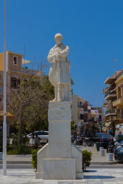 Rethymno Grécia Agosto 2016 Estátua Soldado Desconhecido Estátua Soldado Desconhecido — Fotografia de Stock