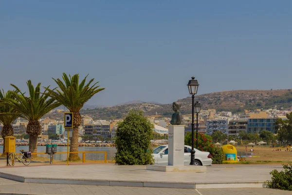 Rethymno Greece August 2016 Statue Venetian Harbour Rethymno 3Rd Largest — Stock Photo, Image