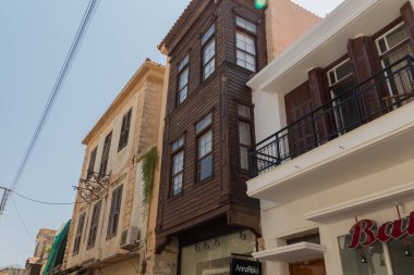 Rethymno, Yunanistan - 3 Ağustos 2016: Eski kentte bina. Eski Rethymnon kasabası Rönesans 'ın en iyi korunmuş kasabalarından biridir..