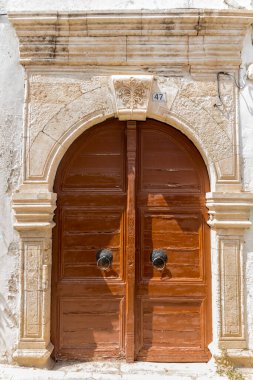 Rethymno, Yunanistan - 3 Ağustos 2016: Antik kemer yolu portalı. Eski Rethymnon kasabası Rönesans 'ın en iyi korunmuş kasabalarından biridir..