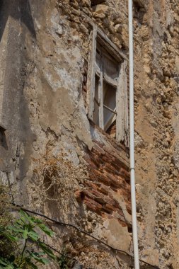 Rethymno, Yunanistan - 3 Ağustos 2016: Eski kentteki antik bina. Eski Rethymnon kasabası Rönesans 'ın en iyi korunmuş kasabalarından biridir..