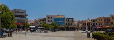 Rethymno, Yunanistan - 1 Ağustos 2016: Meçhul Asker Meydanı, geniş panorama