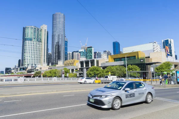 Vista de um táxi em Melbourne CBD — Fotografia de Stock