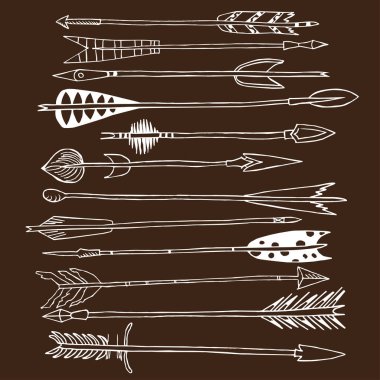 Kabile kümesiyle tek renkli oklar, el tasarım, rustik dekoratif okları, hippi ve boho stil vektör çizim için oklarla çizilmiş etnik koleksiyonu