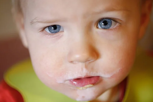 Νήπιο Γάλα Μουστάκι Από Την Κατανάλωση Ανεξάρτητα Κάνουν Ένα Χάος — Φωτογραφία Αρχείου