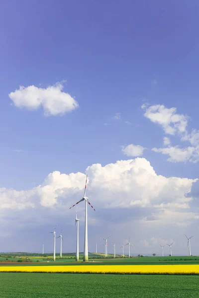 Wind Farm Spinning Wind Turbines Amidst Agricultural Land Intensive Crop — Stock Photo, Image