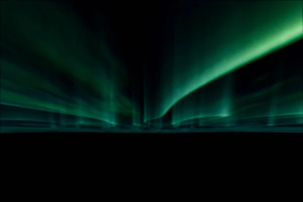 Зеленый северное сияние против черного фона . — стоковое фото
