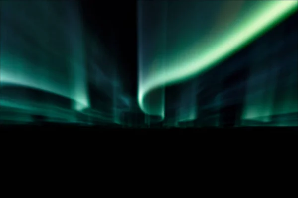 Зеленый северное сияние против черного фона . — стоковое фото