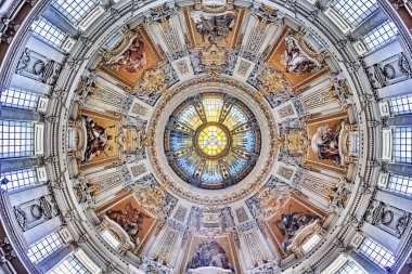 berlin dom tavana bakarak