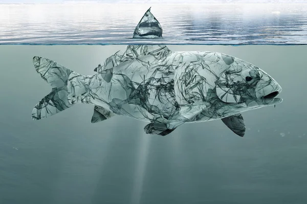 Pesci di plastica, inquinamento che galleggia nell'oceano — Foto Stock