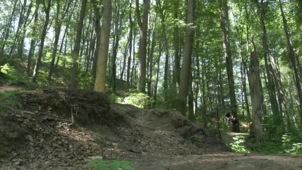 Tricks mit dem Mountainbike — Stockvideo