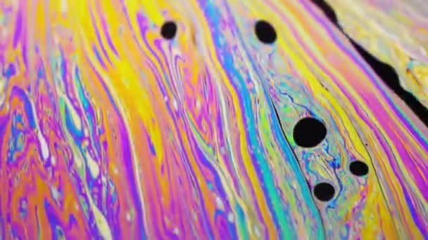 Психоделический фон поверхности движения красочного мыльного пузыря — стоковое видео