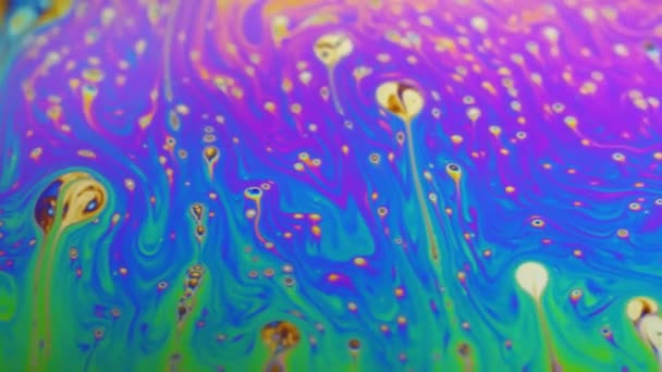 Fond psychédélique de surface de mouvement de bulle de savon coloré — Video