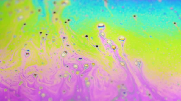 Ψυχεδελικό φόντο επιφάνειας κίνησης του πολύχρωμο σαπουνόφουσκα — Αρχείο Βίντεο