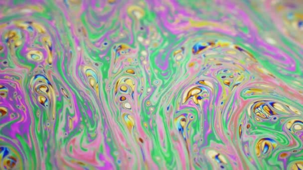 Sfondo psichedelico della superficie di movimento della bolla di sapone colorata — Video Stock