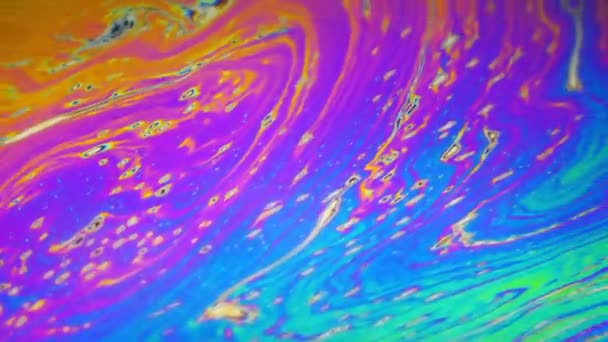 Psychedelische achtergrond van beweging oppervlak van kleurrijke zeepbel — Stockvideo