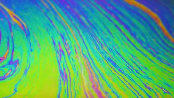 Psychedelische achtergrond van beweging oppervlak van kleurrijke zeepbel — Stockvideo