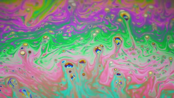 Fondo psicodélico de la superficie de movimiento de la burbuja de jabón colorido — Vídeo de stock