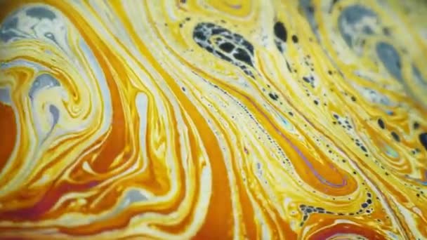 Fondo colorido asombroso formado de la superficie multicolor del movimiento de la burbuja del jabón — Vídeos de Stock