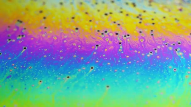 Erstaunliche bunte Hintergrund der Bewegung bunte Oberfläche der Seifenblase gebildet — Stockvideo