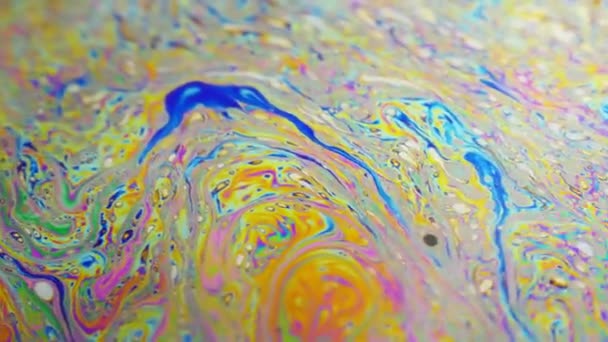 Incredibile sfondo colorato formato da movimento multicolore superficie di bolla di sapone — Video Stock