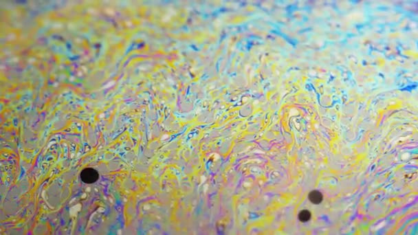 Incredibile sfondo colorato formato da movimento multicolore superficie di bolla di sapone — Video Stock