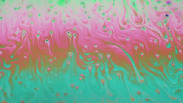 Incredibile sfondo colorato formato da movimento multicolore superficie di bolla di sapone — Video Stock