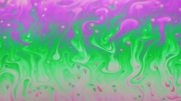 Incredibile sfondo colorato formato da movimento multicolore superficie di bolla di sapone — Video Stock