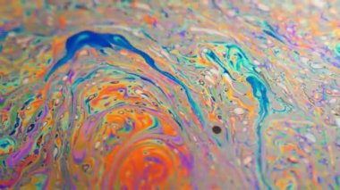 Renkli arka plan şaşırtıcı hareket çok renkli balon yüzeyine kurdu. Harika psychedelic arka plan hareketli renkli balon desenleri yüzeyini kullanarak oluşturma. Evrenin rengi