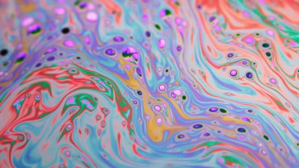 Csodálatos szerkezet a színes buborékok. Kaotikus mozgás. — Stock videók