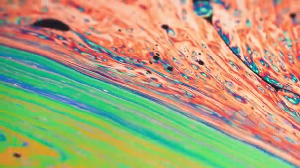 Macro shot de surface abstraite mobile de bulle colorée . — Video