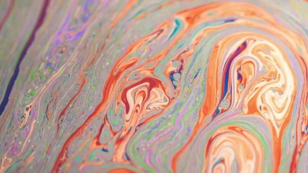 Makro skott av rörliga abstrakt ytan av färgglada bubbla. — Stockvideo