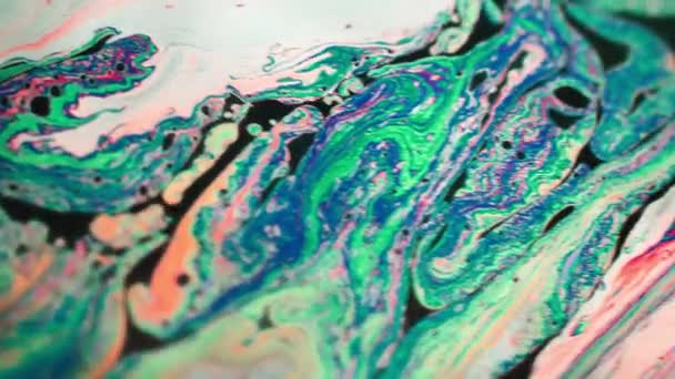 Strzał makro ruchomych powierzchni abstrakcyjne, kolorowe bańki. — Wideo stockowe