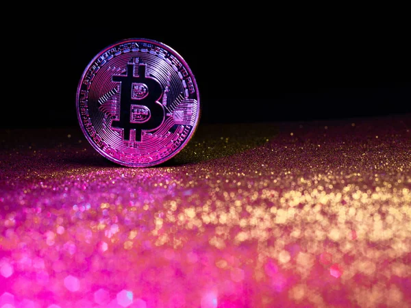 Bitcoin. Kripto para birimi Altın Bitcoin, Btc. Makro Bitcoin sikkeleri vurdu. Blockchain teknolojisi, bitcoin madenciliği konsepti.
