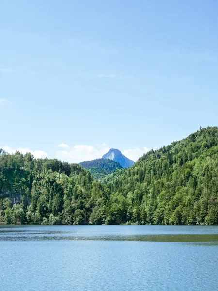 Ορεινή λίμνη στο φόντο των Άλπεων — Φωτογραφία Αρχείου