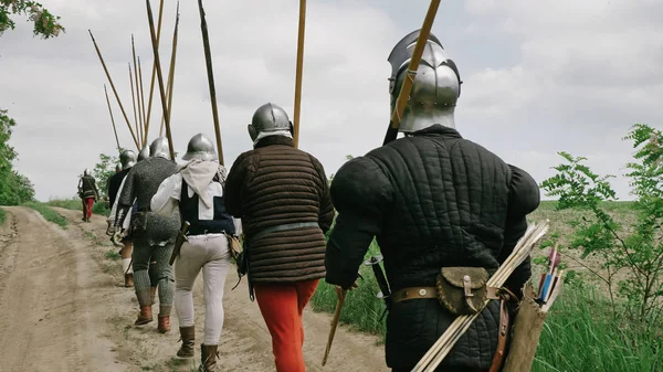 Pohled na skupiny středověkých rytířů v bitvě. — Stock fotografie