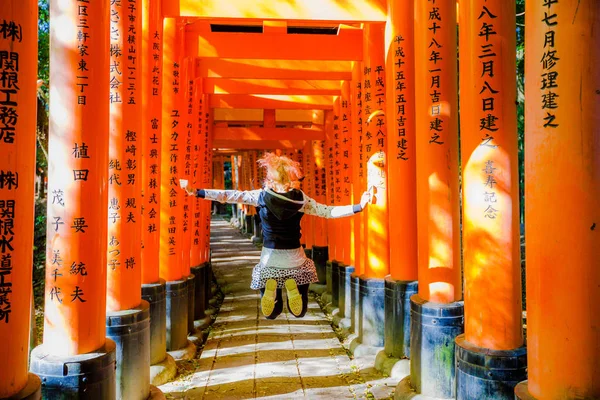 Turist på Fushimi Inari — Stockfoto