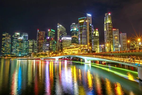 Singapur Skyline por la noche — Foto de Stock