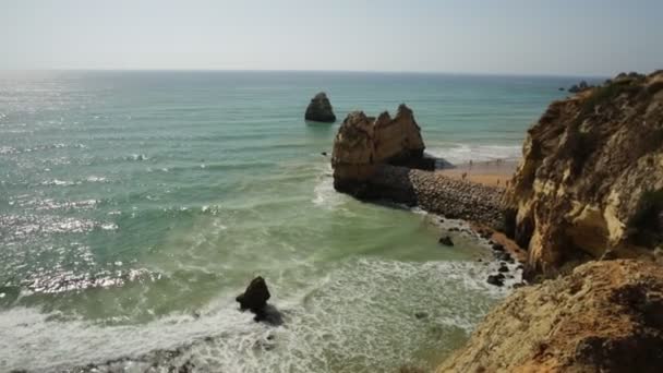 Praia do Pinhao in Lagos — Stockvideo