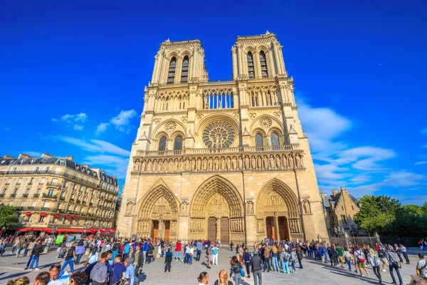 Toerisme in Notre Dame — Stockfoto