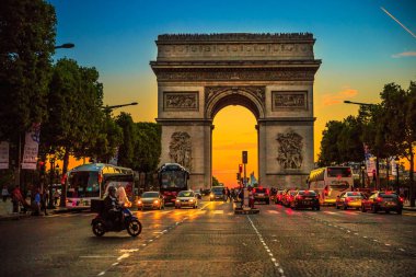 Zafer Alacakaranlık'Arch