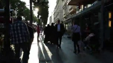 Champs Elysees caddesi Champs Elysées Cafe