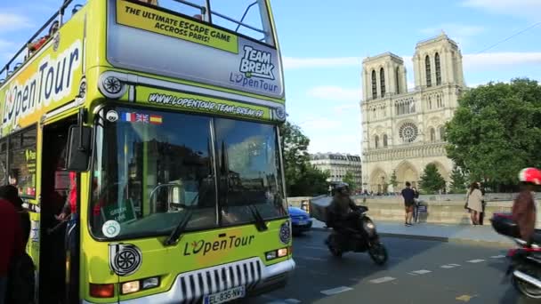 Paris turistik otobüs — Stok video